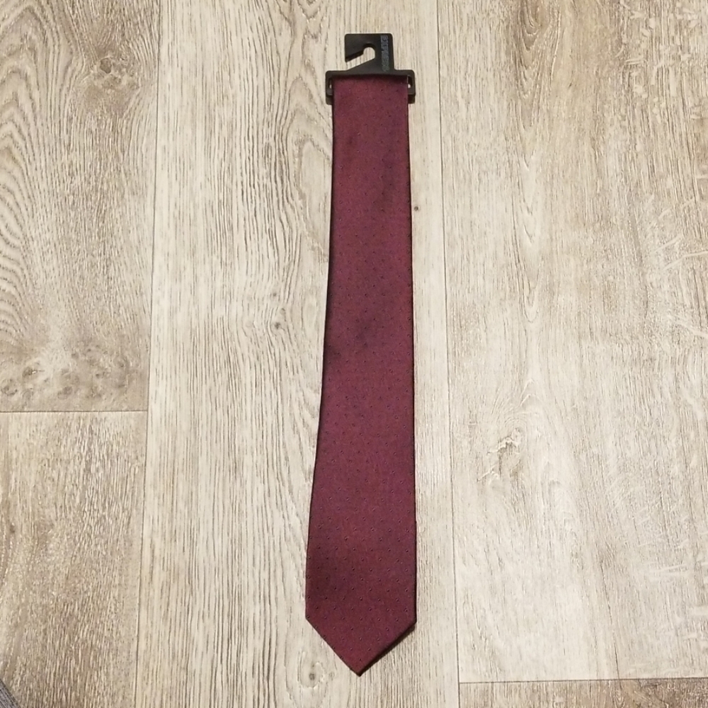 Express Narrow Dotted Tie Color: Burgundy